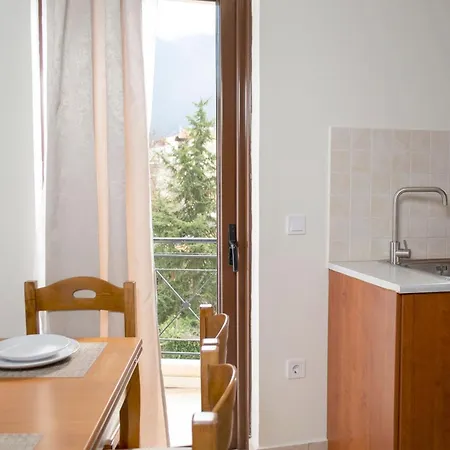 Rokani I At Center كالافريتا